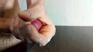 Murid Panas Alexhuff, Mau Lihat Aku Onani dan Cum Setelah Olahraga?