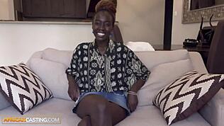 חובבנית שחורה גבוהה מזיינת זין גדול בליהוק מזויף של AfricanCasting
