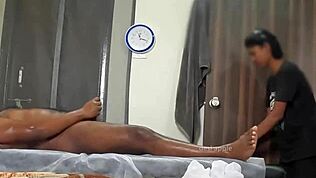 Onnellisen lopun hieronta tallentui piilokameraan