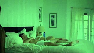 सौतेली बेटी सौतेले बाप के साथ नंगे में वर्जित पुराना-नया मस्ती