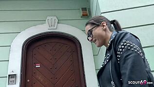 Wow, un scout allemand pousse la jeune fitness Barbara à baiser pour un faux job de mannequin !