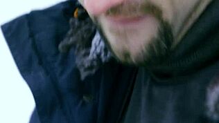 אתה יכול להתמודד עם מציצה רטובה ורכיבה בשלישייה עם חתיך שרירי?