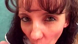 Pov Scene Med To Fyrer Og En Moden Brunette