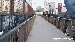 ¡Wow, Renata Fox se deja follar el culo pelirrojo duro! 🔥