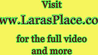 Dojrzała w pończochach w ekstazie rżnie się w luksusowym brytyjskim trójkącie z oralem