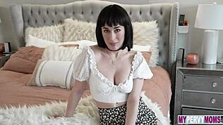 Olive Glass prosí o naplnění mokré kundy tvrdým ježděním