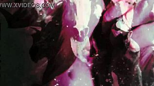 Эй, хочешь увидеть винтажное табу, как киску трахают раком на улице?