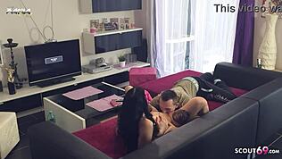 Nemůžu odolat svádění sousedova chlapa na divokou jízdu, německý MILF styl.