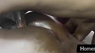 Biseksualny trójkąt żona liże wielki czarny kutas kumpla i dostaje rimming