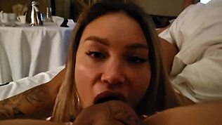 Ruska zvezda Monika Fox zabava na prvem zmenku