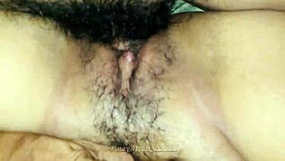 Καυτή νεαρή 18+ παίρνει σκληρό γαμήσι στο μουνί και χύνει μέσα