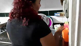 Przerwać gosposi ssanie mojego wielkiego czarnego kutasa?