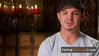 Swinger-Paare machen sich heiß, um hart in einer wilden Orgie zu bumsen! 🔥