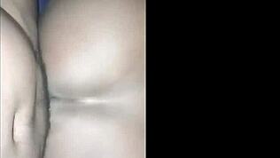 Zadovoljujem to vročo poročeno lepotico z velikim kurcem! 😍