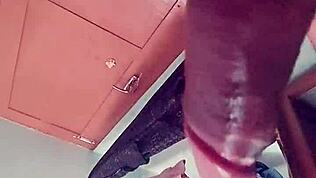 Olen Kerala playboy, tarjoan villiä hauskaa naisille jotka haluavat kolmikon vaimonsa kanssa