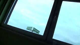 ドイツ美女ルーシーが巨大黒チンでワイルドにガン突きセッション