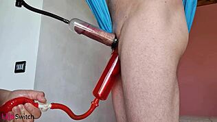 双人手活，女主同时支配两根硬屌