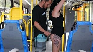 이 버스 안에서 공개적으로 갈아대다 끝내는 거 믿을 수 없음