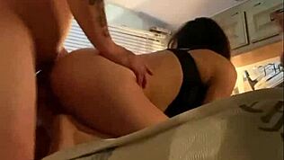 FFM prvik trojka poskuša analni čep v divji analni igri