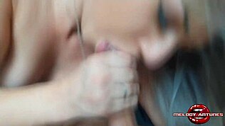 melody antunes testaa sohvaa fanin kanssa, antaen hänen päättää suuhunsa xredillä