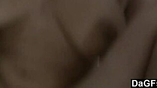 Brunette kacamata mainin puting gede memek sebelum ngentot keras cumshot 😏🧸