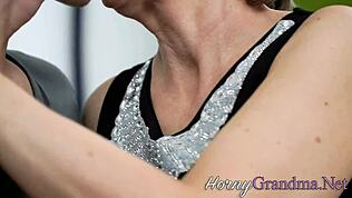 Babka s malými 18+ cicmi olízaná a zoraná v bežnej zábave