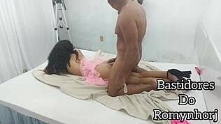 Corné přivádí přítelkyni na divoký swap s kámošem, natáčí výměnu párů! 😜