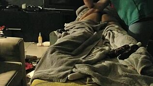 Isteri urut jadi liar dalam sesi berminyak panas