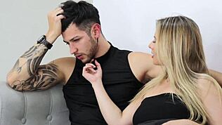 Kawan saya tebuk saya keras dengan kote besar dalam posisi missionary sebagai balas dendam untuk isteri dia selingkuh - Lea Queen