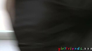 Estudiante Katty West domina polla grande en gangbang rudo