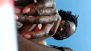 Plajda siyahi swinger karıları parmaklama bundan daha sıcak ne?