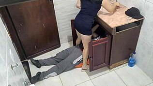 Ehefrau betrügt mit Klempner, Monster Schwanz Action