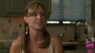 Jodi West coquine star d'un épisode de casting brunette sauvage en deux parties