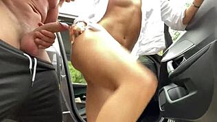 러시아 여자를 만나 야한 차 타기로 데려갔어, 그녀의 엉덩이는 내 거야!