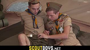 Πώς δύο λεπτοί γκέι αντέχουν τεράστιο καυλί άβαφο πίσω πίσω?