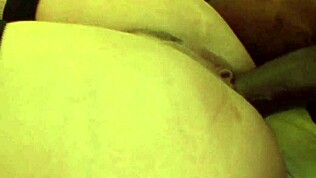 ストッキングのザーメン大好き熟女が黒いデカマラしゃぶりたがって中出し懇願！黒人チンポ