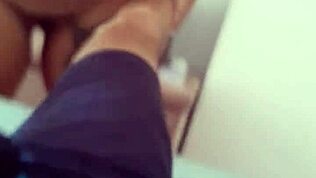 Тя обича да слуша моите еротични историчета