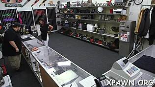 Bu sert gerçek seksi emme ve sikmeyle filme çekiyorum