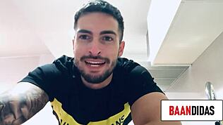 Rapaz, esse fã conheceu uma espanhola gostosa no Tinder!