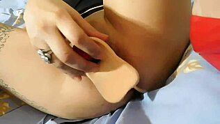 嘿，你能吞多深這根棒球棍插入？