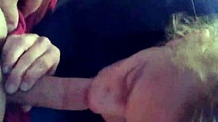 Moje ex přítelkyně mi cucá čurák tak skvěle