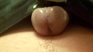 Geloof je dit? Deze gay massage wordt een handjob met sperma dat als regen stroomt