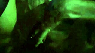 ¡Guau! Parejas vintage con sexo retro encienden excitación salvaje!