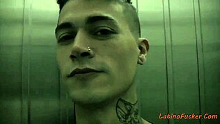 Wow! Denne brunette latin teen 18+ tager gay sex for penge uden tøven