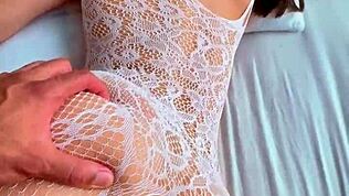 Lepotna Latinka trese veliko rit v prone bone in na vse štiri, trdo, boginja je