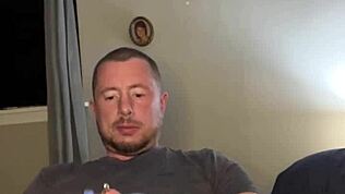 Esnek adam canavar yarrak oyuncaklarla tıkaç sokup 31 çekiyor 😈