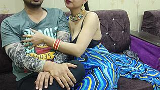 Десиарабхабхи - деси индианка соблазняет джиджа дома одной, вау!