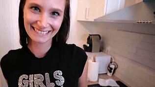 Pyysin häntä siivoamaan ja päädyin naimaan kovaa.