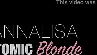 ¿Rubia puta follada duro por su hermanastro?