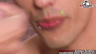 嘿，瘦弱军装小鲜肉，想在树林里来场后门激情吗？